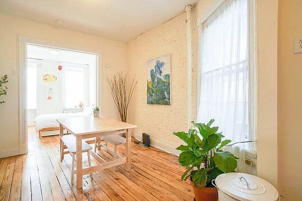 Rented by City Connections Realty | media 7