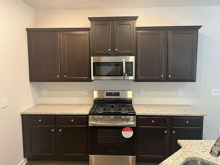 127 Berry Dr — Photo 11
