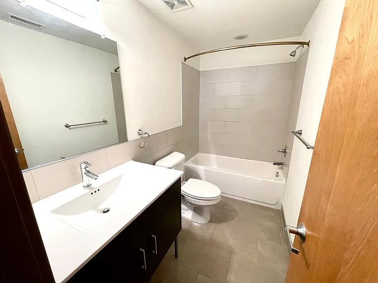 1322 W Broad St — Photo 28