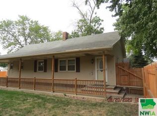 121 3rd Ave SW, Le Mars, IA 51031