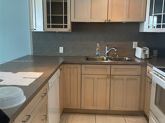 3rd image of 100 Bayview Dr APT 2110