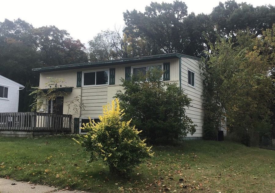 2nd image of 914 Panorama Dr