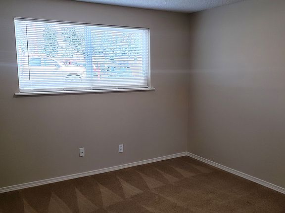 4th image of 111 SE Cleveland Ave #5