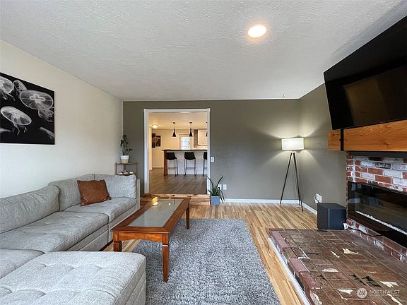 4th image of 2107 Driftwood Place