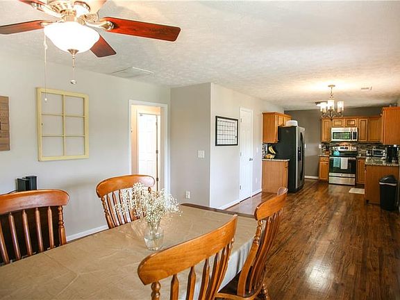 3rd image of 2057 Beverly Rd