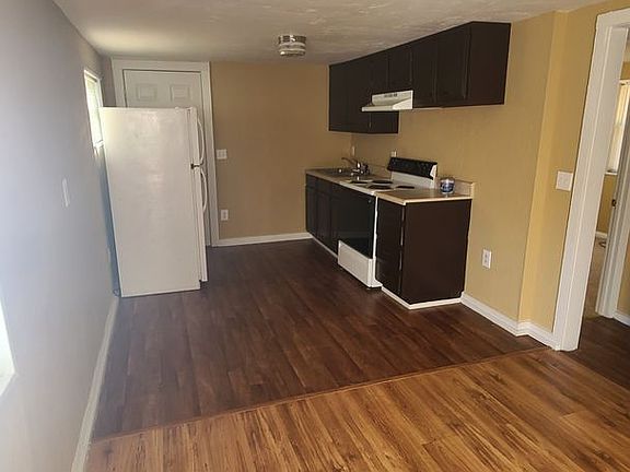 3rd image of 1203 Larry St