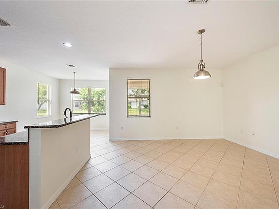 4th image of 9742 Silvercreek Ct