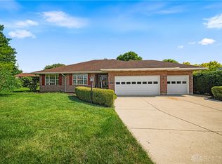 1780 Tearose Cir, Fairborn, OH 45324