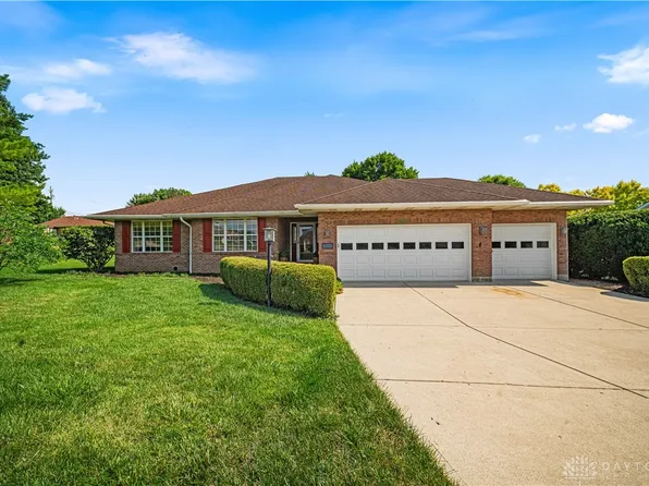 1780 Tearose Cir, Fairborn, OH 45324