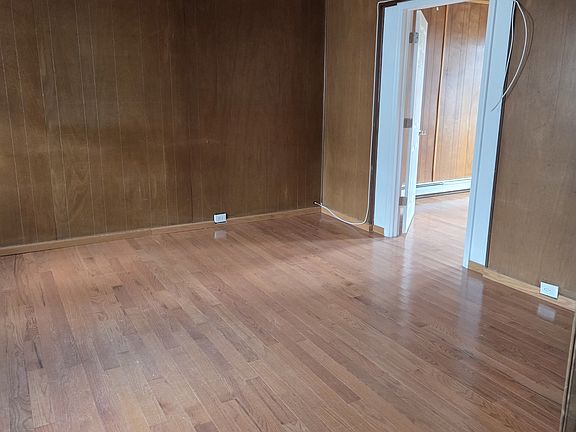 4th image of 70 Grant St