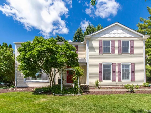 1880 Poppleton Dr, West Bloomfield, MI 48324