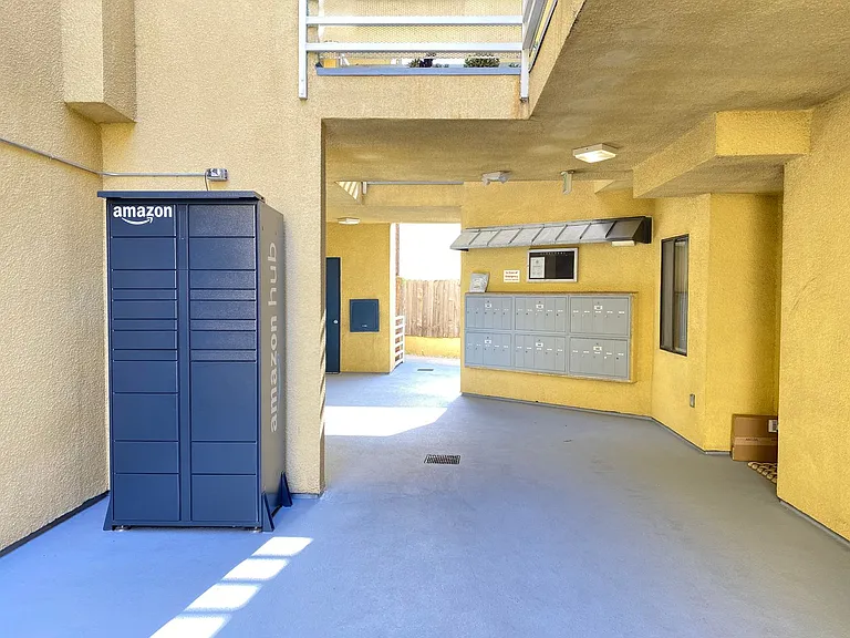 2724 Abbot Kinney Blvd. — Photo 23