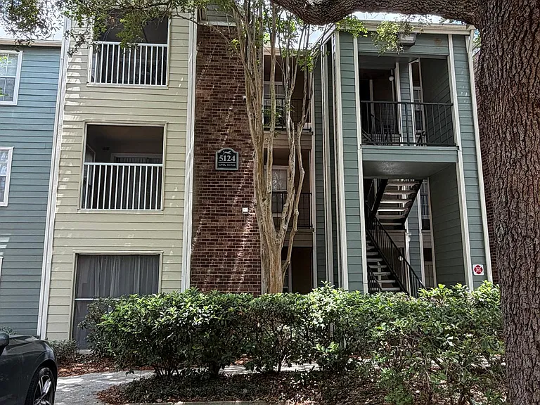 5124 Park Central Dr #527 — Photo 1