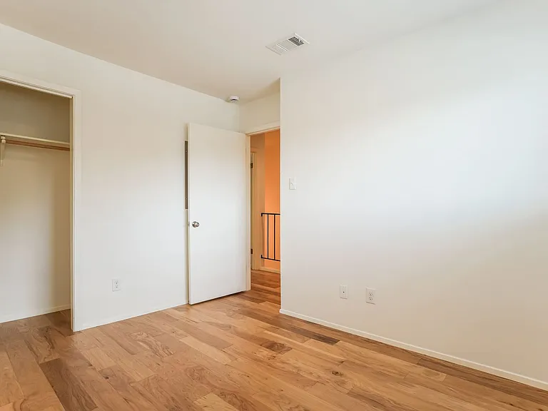 810 Banister Ln #806 — Photo 9