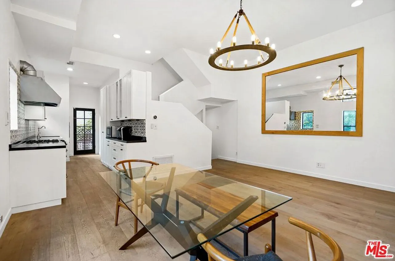 8708 Wonderland Avenue — Photo 3