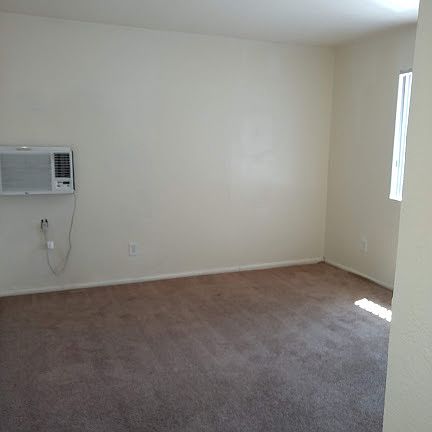 3rd image of 454 E 9th Ave