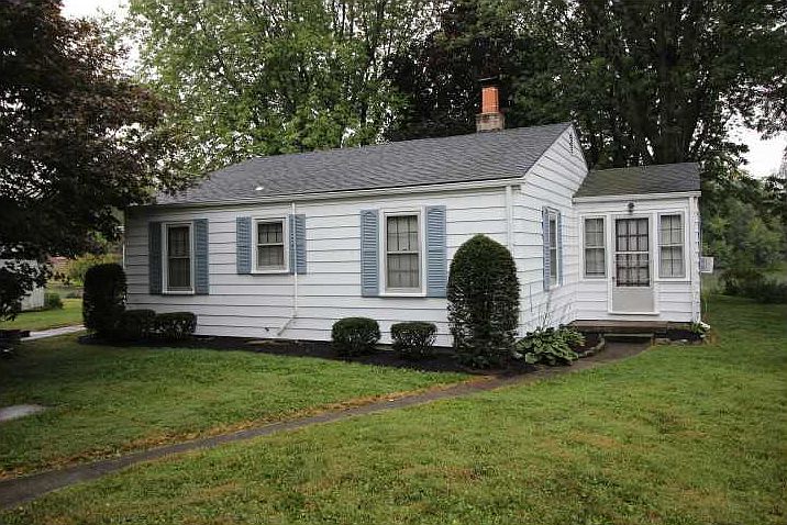1st image of 3570 Center Dr