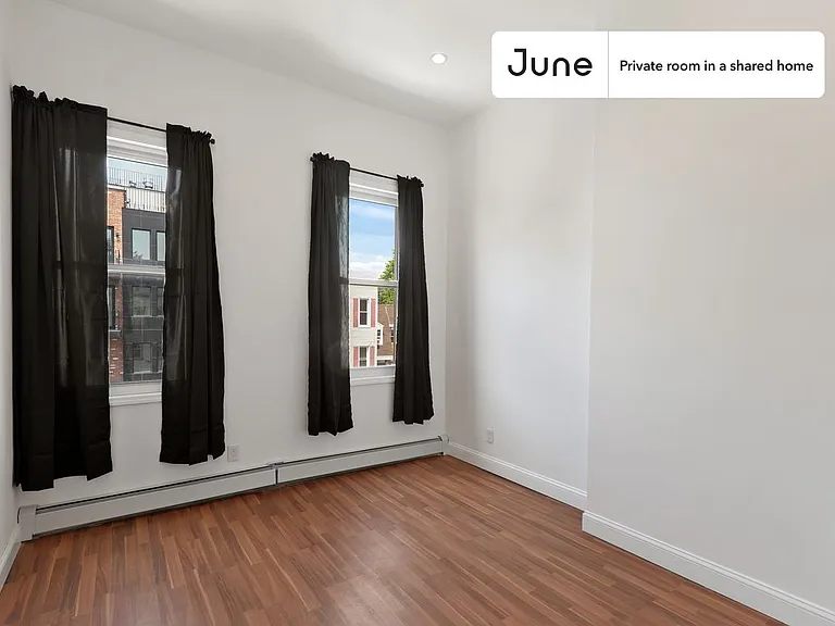1110 Halsey St #D — Photo 2