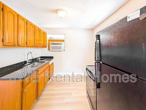3rd image of 1530 21st St W #3