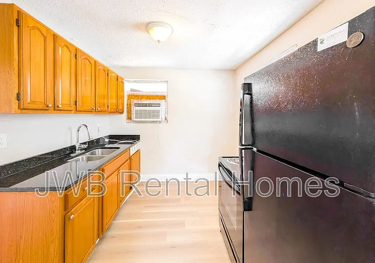 1530 21st St W #3 — Photo 3