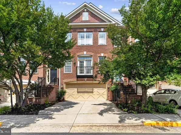 13042 Greg Roy Ln, Herndon, VA 20171
