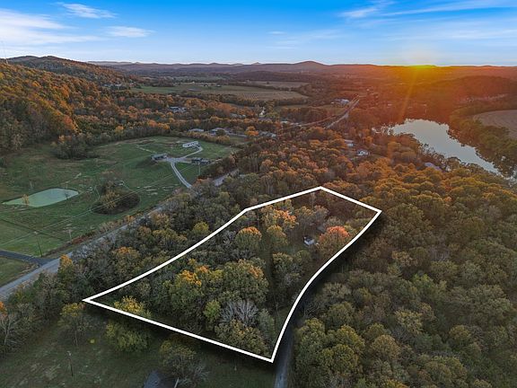 2nd image of 31 Volunteer Cir