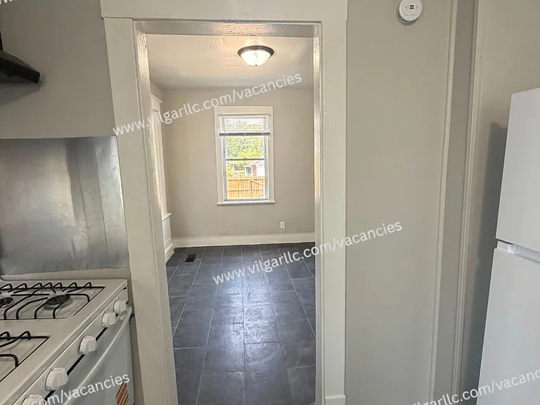1007 Becker St — Photo 7