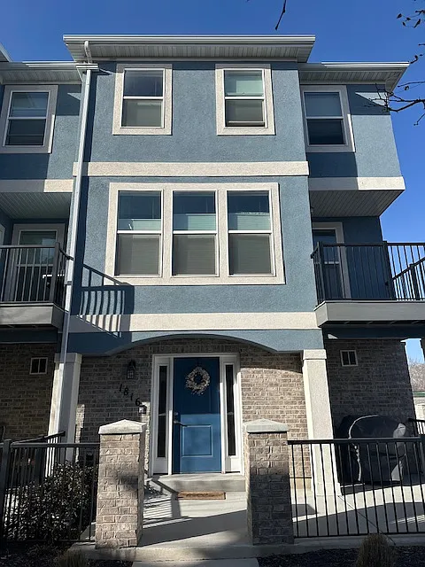 1816 W Dalmeny Way #20