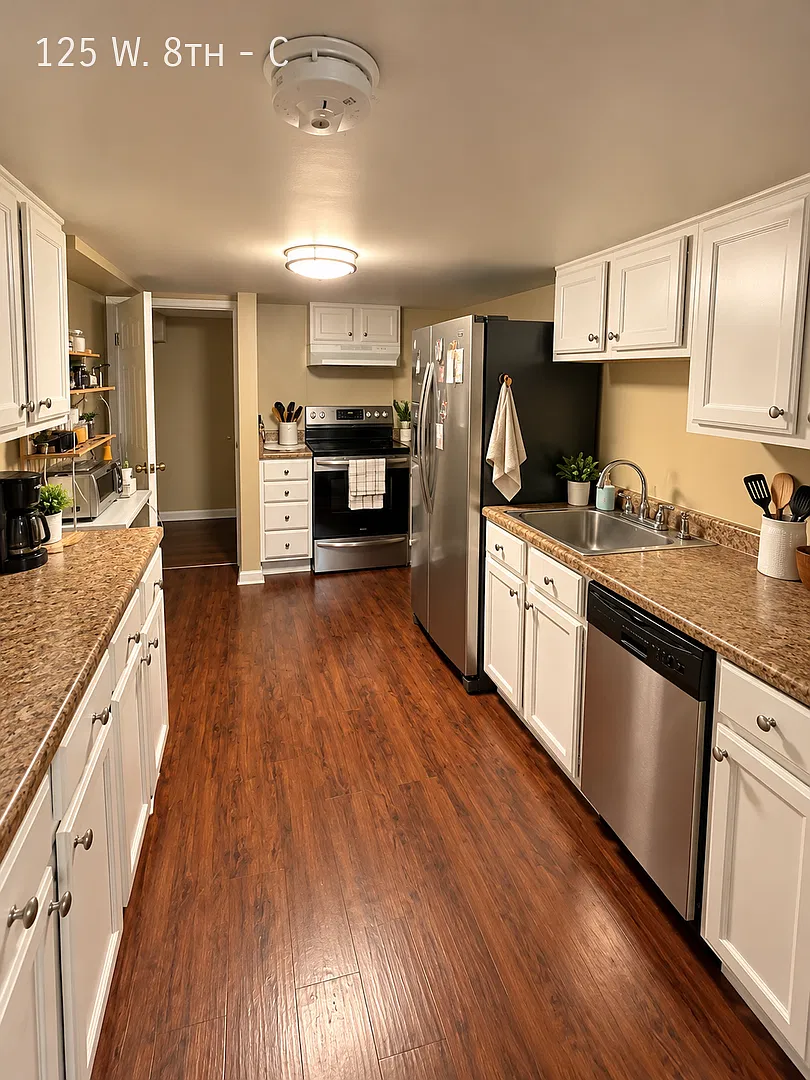 Beautiful 3 Bed Near OSU Medical Campus Available Fall 2027 — Photo 3