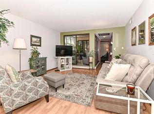 7941 S 68th St UNIT 404, Franklin, WI 53132