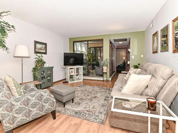 7941 S 68th STREET #404, Franklin, WI 53132