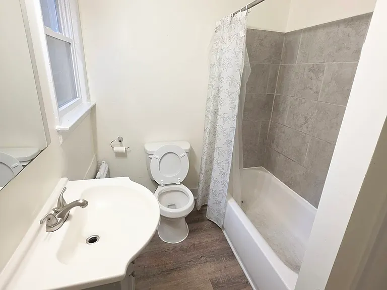 435 S George St #1R — Photo 8
