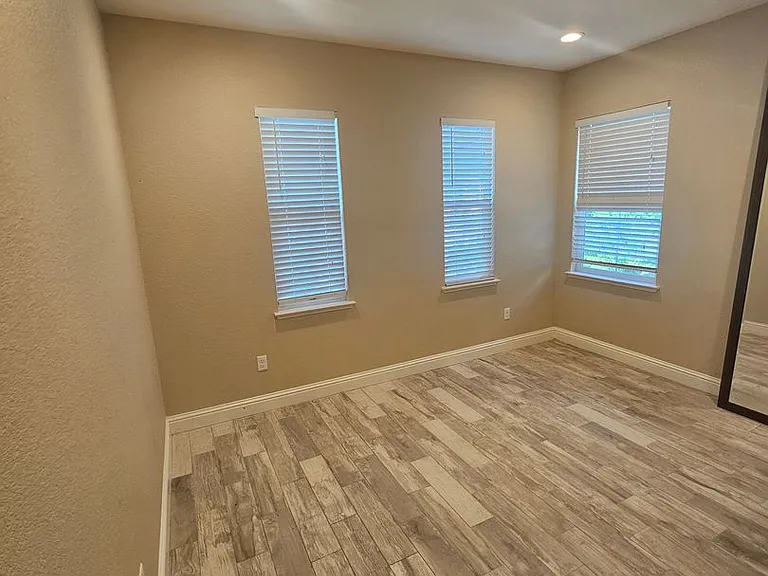 2010 Tawleed Rd — Photo 2