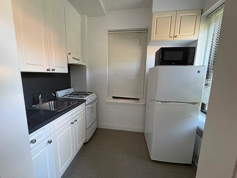 172-90 Highland Ave #2H — Photo 9