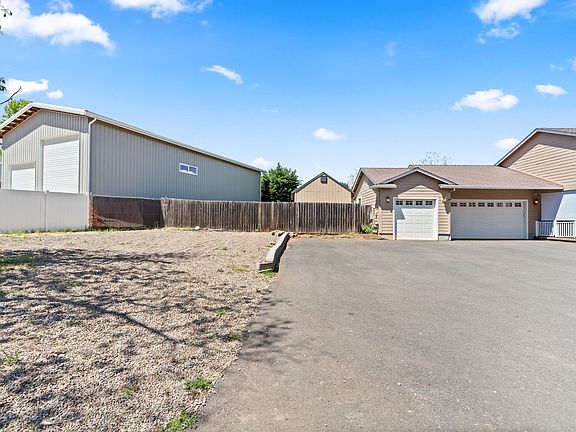 4th image of 6783 Rogue River Dr