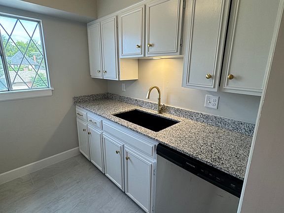 2nd image of 6 E 22nd St #222