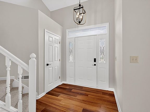 3rd image of 10032 Ironway Dr
