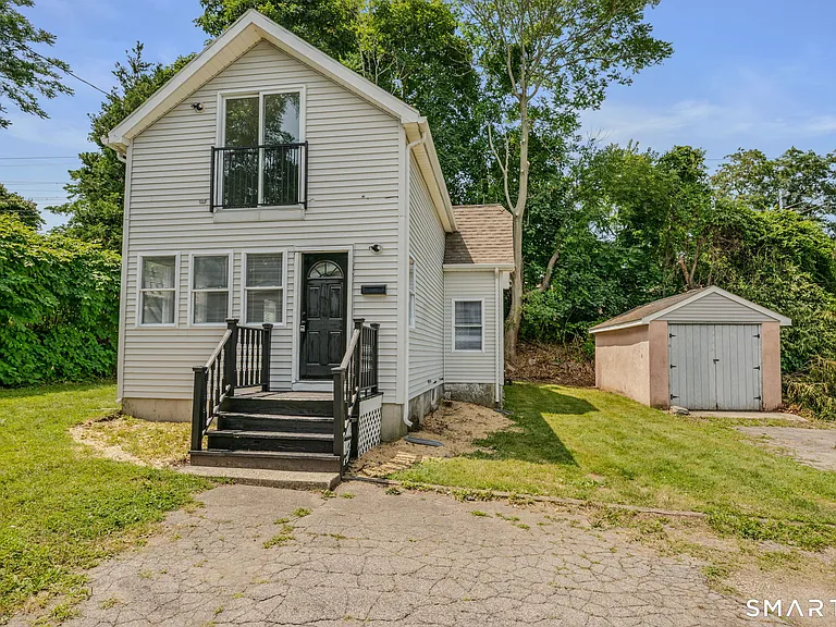 115 Pequot Ave — Photo 3