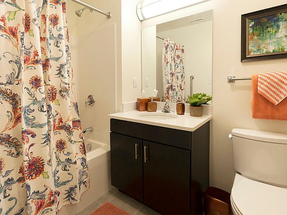 5th image of 121 Gatehouse Dr
