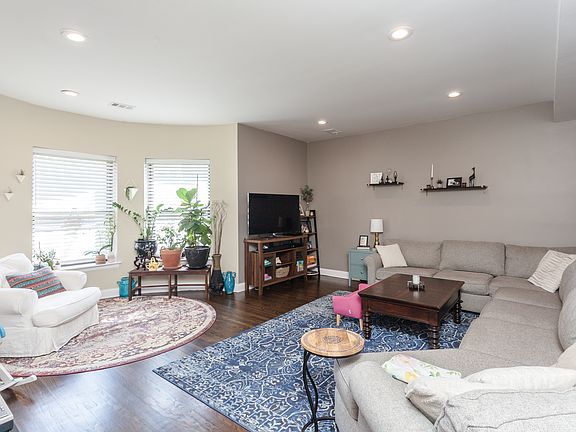 2nd image of 5044 S Drexel Blvd #1