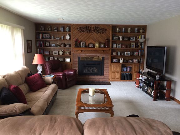 Living room, gas fireplace 