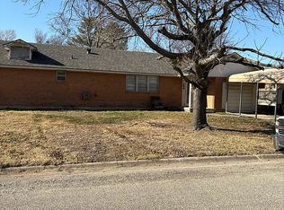 100 Hillcrest Dr, Nocona, TX 76255