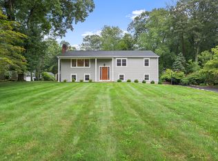 9 Cranbury Woods Rd, Norwalk, CT 06851