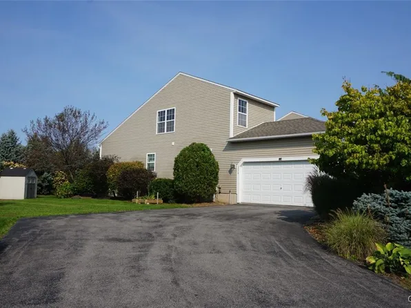 5076 Minuteman Ln, Liverpool, NY 13088