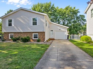 5 Siesta Ct, Bloomington, IL
