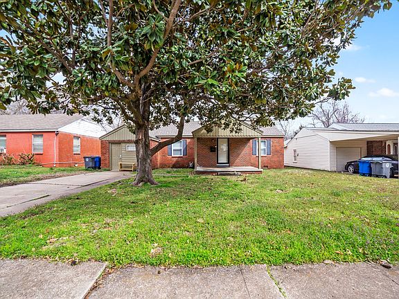 3rd image of 2637 E 4th St House 3/2