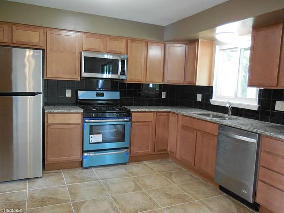 2nd image of 5924 Scarlet Oak Dr