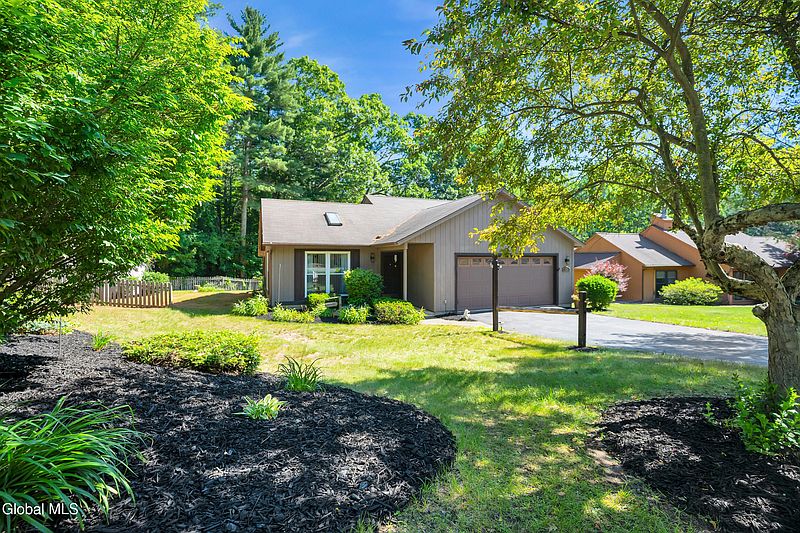 3rd image of 35 Meadow Rue Place