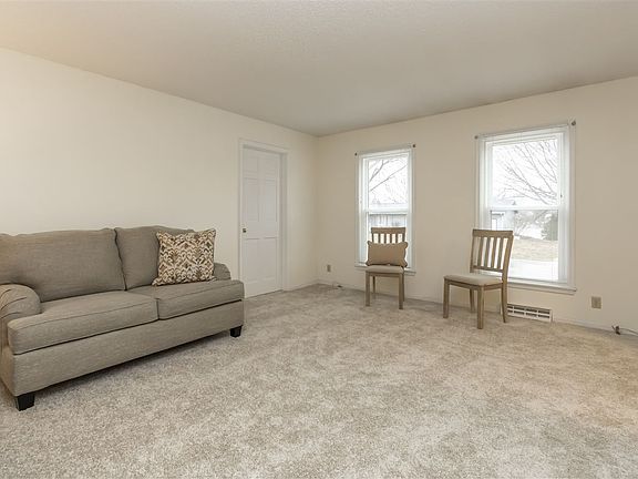 3rd image of 1510 Clark Dr