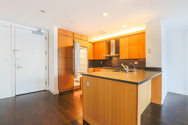 Rented by Landmark Property Holdings LLC | media 32